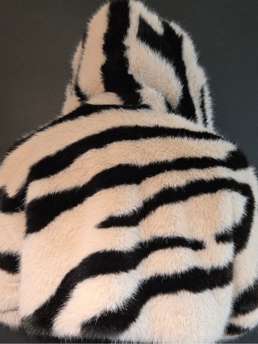 avec les filles | faux-fur zebra cropped coat | evening wear | size: us 2x - Picture 3 of 7